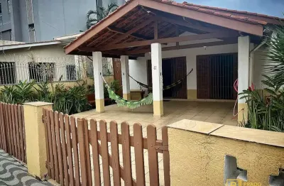 Casa à venda na melhor localização de ubatuba apenas 50m da orla do itaguá!
