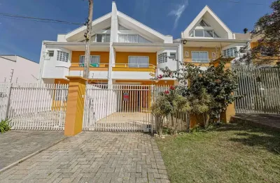 Sobrado triplex 3 quartos, 1 suíte, 2 vagas de garagem no santa felicidade, curitiba/pr