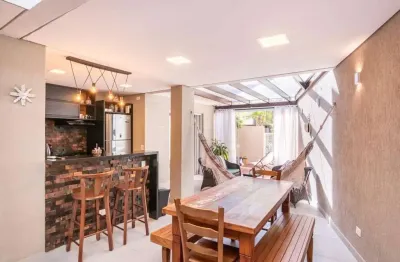 Casa não geminada com 3 suítes em condomínio de alto padrão – 230m²!!