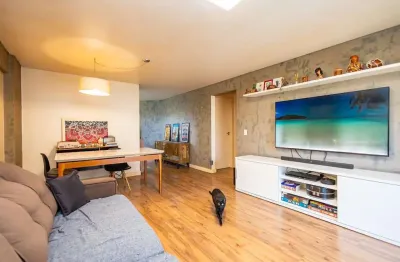 Apartamento com suíte, sacada gourmet e vaga de garagem no água verde!