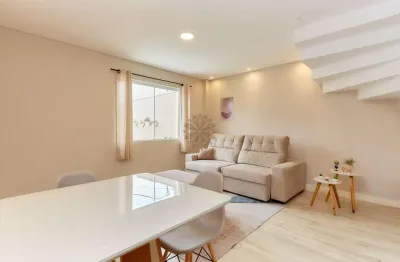 Sobrado triplex com 4 quartos, amplo ático, vagas para até 3 carros.