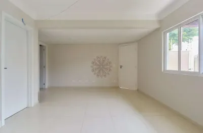 Sobrado novo triplex, atico com lareira, excelente localização, em condomínio