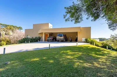 Casa exclusiva em condomínio de alto padrão – segurança, conforto e lazer completo