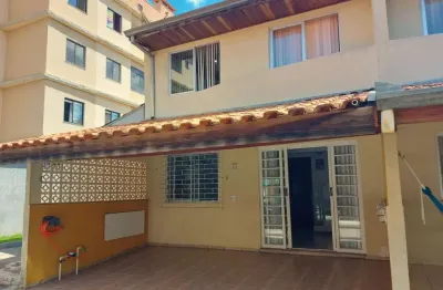 Sobrado com 3 dormitórios à venda, 55,31 m² - Alto Boqueirão - Curitiba/PR