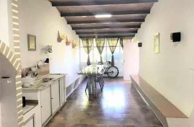 Venda casa ao lado clube uirapurú, jundiaí - sp  3 quartos (1 suíte ) 2 banheiros, lavabo, cozinha integrada,  financia !   281 a.c   1.264m² a.t