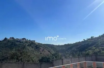 Vende se chácara no saint james 2  com 1150m² a.t. 200m² a.c. 2 quartos sendo 1 suíte, piscina, quintal, churrasqueira, não financia, oportunidade !!!