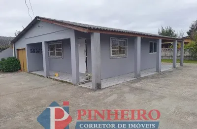 Casa em alvenaria com 2 dormitórios em terreno de esquina a 250m do mar