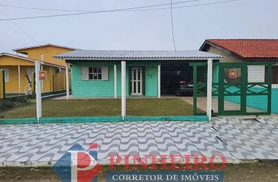 Linda casa mobiliada a 100m do mar com 3 dormitórios e 2 banheiros – escriturada e pronta para morar!