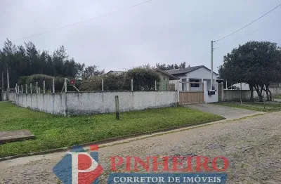 Casa com anexo em localização privilegiada – a 100m do mar e próxima a escola e mercado