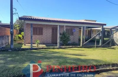 'excelente casa em alvenaria, 350m do mar, 200m da avenida principal e rua calçada'