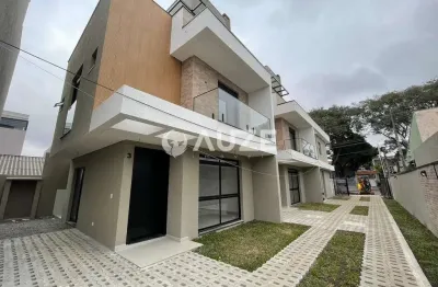 Triplex face norte, não geminado, excelente incidência de luz natural.