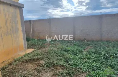 Casa térrea de esquina à venda – espaço, conforto e localização!