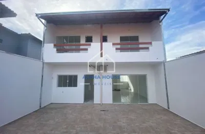 Casa à venda, com três dormitórios (sendo uma suíte) e três banheiros. no bairro parque das palmeir