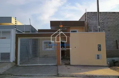 Casa à venda, flamboyant , com três dormitórios sendo uma suíte.