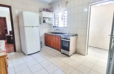 Casa com 2 quartos à venda na Rua Francisca Bueno de Resende, 41, Jardim Independência, Taubaté