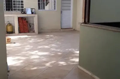 Casa com 3 quartos para alugar na Avenida Doutor Pereira Barbosa, 903, Areao, Taubaté