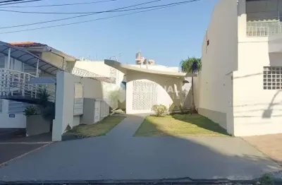 Casa comercial com 1 sala para alugar no martins, uberlândia  por r$ 7.000