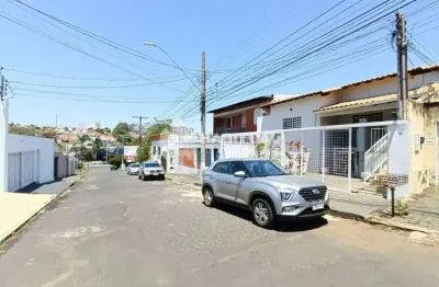 Casa comercial com 2 salas para alugar no lidice, uberlândia  por r$ 5.500