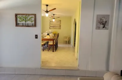 Conforto e estilo em casa com piscina no condomínio garden park