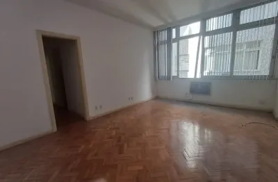 Apartamentaço no coração da tijuca, com mais de 80m2, há apenas 10 minutinhos do metrô