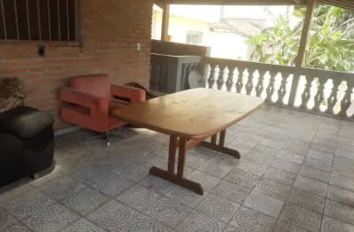 Oportunidade! galinha morta!2 casas - casa da frente 03d 03vg + 1 casa entrada independente próx. metrô