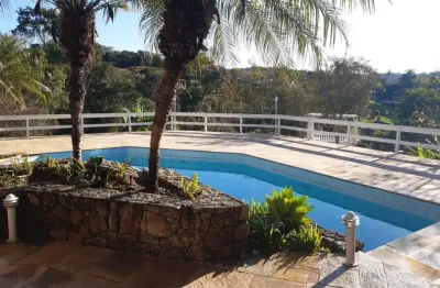 Ibiúna casa em condomínio ac 400 m² te 1.600 m² 08 salas 04 suítes - spa adega, área gourmet.
