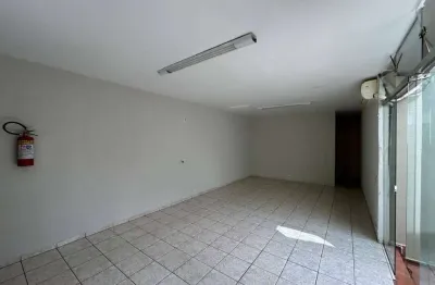 Casa comercial com 6 salas para alugar na Rua Santa Clara, 10, Centro, Bragança Paulista