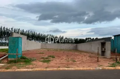 Terreno em condomínio fechado à venda no Residencial Villa de Leon, Piratininga 