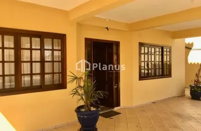 Casa com 4 quartos para alugar no Jardim Estoril, Bauru 