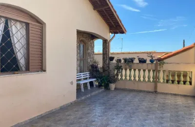 Casa térrea com edícula à venda no bairro jardim itamaracá, em indaiatuba/sp, com 256 m² de terreno e 165 m² de área construída.
