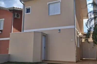 Sobrado em condomínio com lazer e segurança, 3 dormitórios, 1 suíte