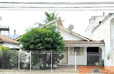 Casa na av. expedicionário josé pedro coelho em   tubarão/sc