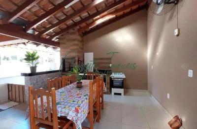 Casa com edícula para venda, com 4 dormitórios, 4 banheiros, ampla varanda, jardim caparroz, a 6 minutos do centro.