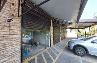 Sala térrea com vitrine para locação, esquina com r. jaguaré