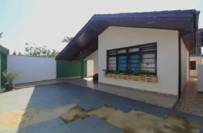 Casa para venda em itanhaém, suarão, 2 dormitórios, 1 banheiro, 2 vagas