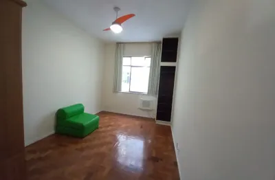 Vende-se apto silencioso 1 quarto 33m - 60 m da praia - fundos!!!
