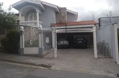 Sobrado 340 m²,  4 dormit (2 suites) e 5 vagas na zona sul