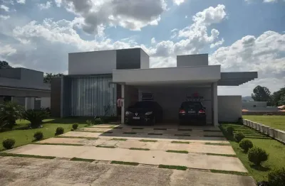 Casa térrea 265m² com 4 dormit. no melhor do village ipanema 2