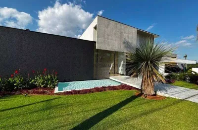 Casa obra-prima da arquitetura moderna, com 870m² na fazenda imperial
