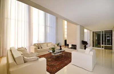 Maravilhosa casa em santa felicidade, 4 suítes, escritório, academia  e espaço gourmet