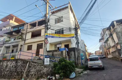 Casa triplex com cobertura no engenho velho de brotas .
