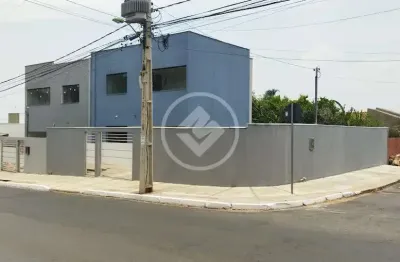 Vende-se sobrado 3 quartos sendo uma suíte + closet e sacada - area total de 260m² e 130m² de area construída - localizado no jardim universitário -  apenas r$630.000,00 codigo: 106100
