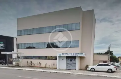 Vende-se prédio comercial no cristo rei em várzea grande (mt) - terreno de 220 m² - 120 m² construído por andar (3 andares) - valor: r$ 2.900.000,00 codigo: 107223
