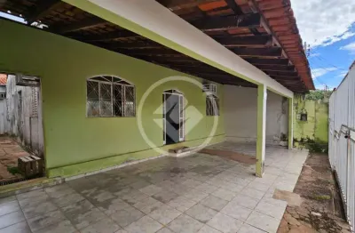 Casa cpa 4, segunda etapa, 3 quartos, 2 suites, varanda na frente, fundo todo coberto, garagem para 2 carros codigo: 62850