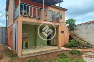 Vendo-se sobrado com kitnet aos fundos - bairro cristo rei - várzea grande (mt) - valor: r$ 1.600.000,00 codigo: 107188