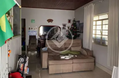 Vende-se casa 3 quartos sendo 1 suíte e banheiro social - 420m² de área total - r$1.000.000,00 codigo: 107095