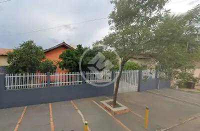 Vende-se casa bem localizada no bairro nova várzea grande próxima ao pronto socorro - 315 m² de terreno, 125 m² construída - 2 quartos - várzea grande (mt) - r$ 300.000,00 codigo: 67902