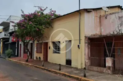 Terreno comercial de 500 m2  com três casas dentro deste, mas construções  antigas , a 50 metros da praça do chopão, ponto comercial maravilhoso.. codigo: 74847
