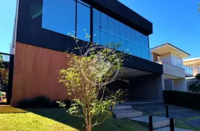 Vende-se ou aluga-se sobrado no condomínio belvedere 1 - 3 suítes térreas - com planejados - bairro jardim imperial - cuiabá (mt) - valor: r$ 3.200.000,00 e aluguel: r$ 15.000,00 codigo: 110049