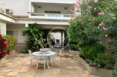Aluga-se sobrado comercial de 840 m² no bairro jardim das américas - 4 suítes, diversos cômodos, 530 m² construídos - aluguel: r$ 10.000,00 - cuiabá (mt) codigo: 69728